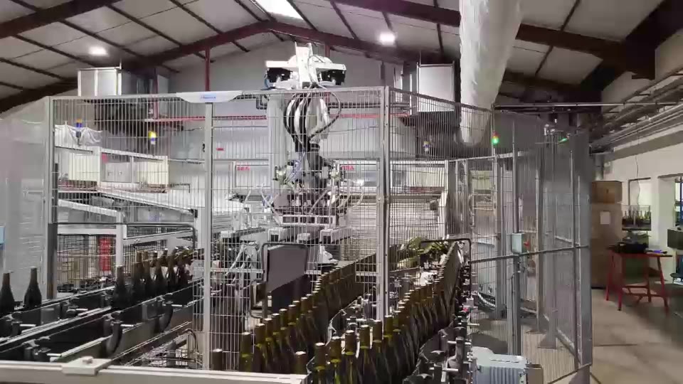 Cellule robotisée d’emboxage et de déboxage des bouteilles aux Caves de Buxy